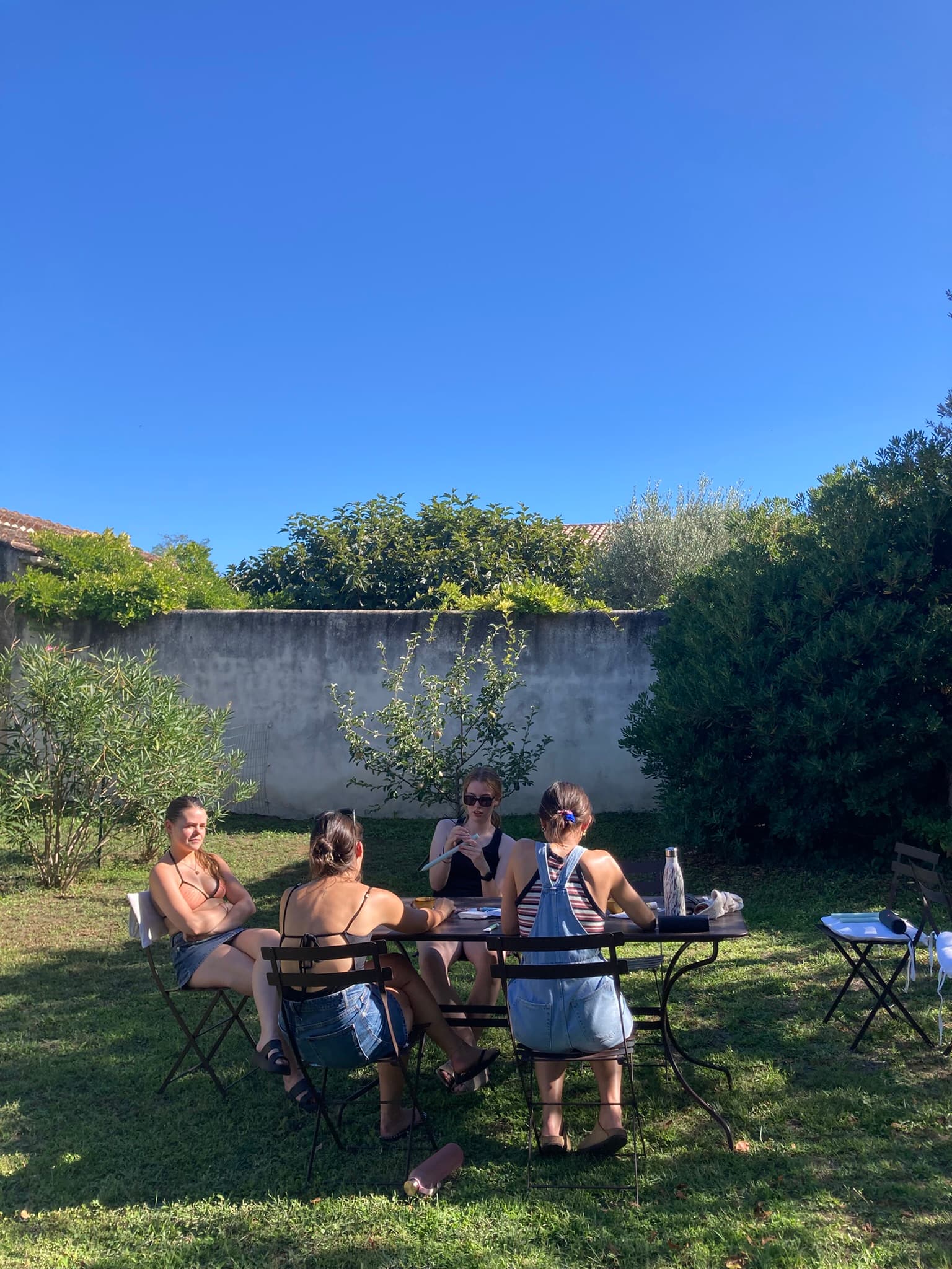 Le groupe dans le jardin