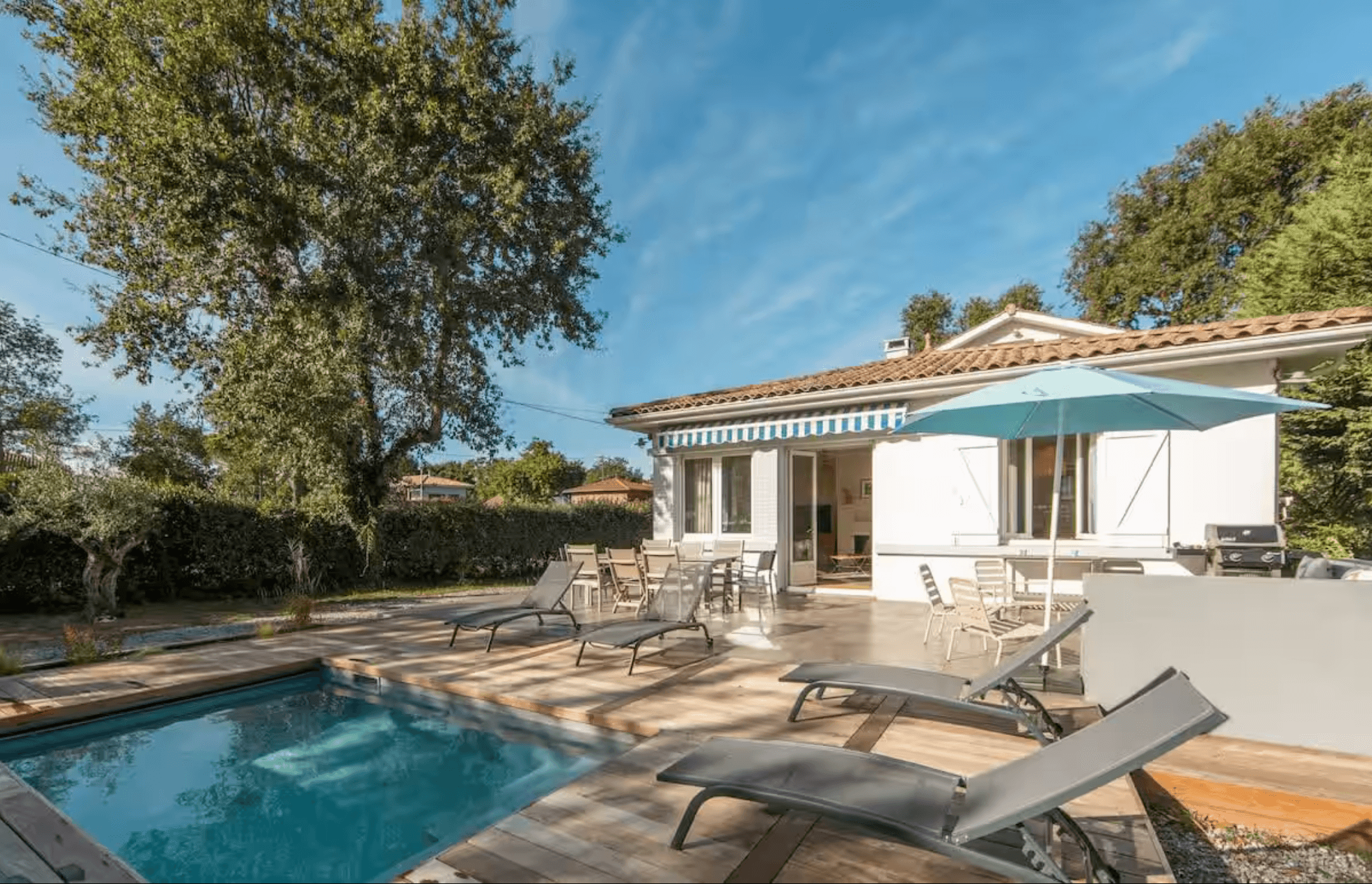 Maison et piscine chauffée