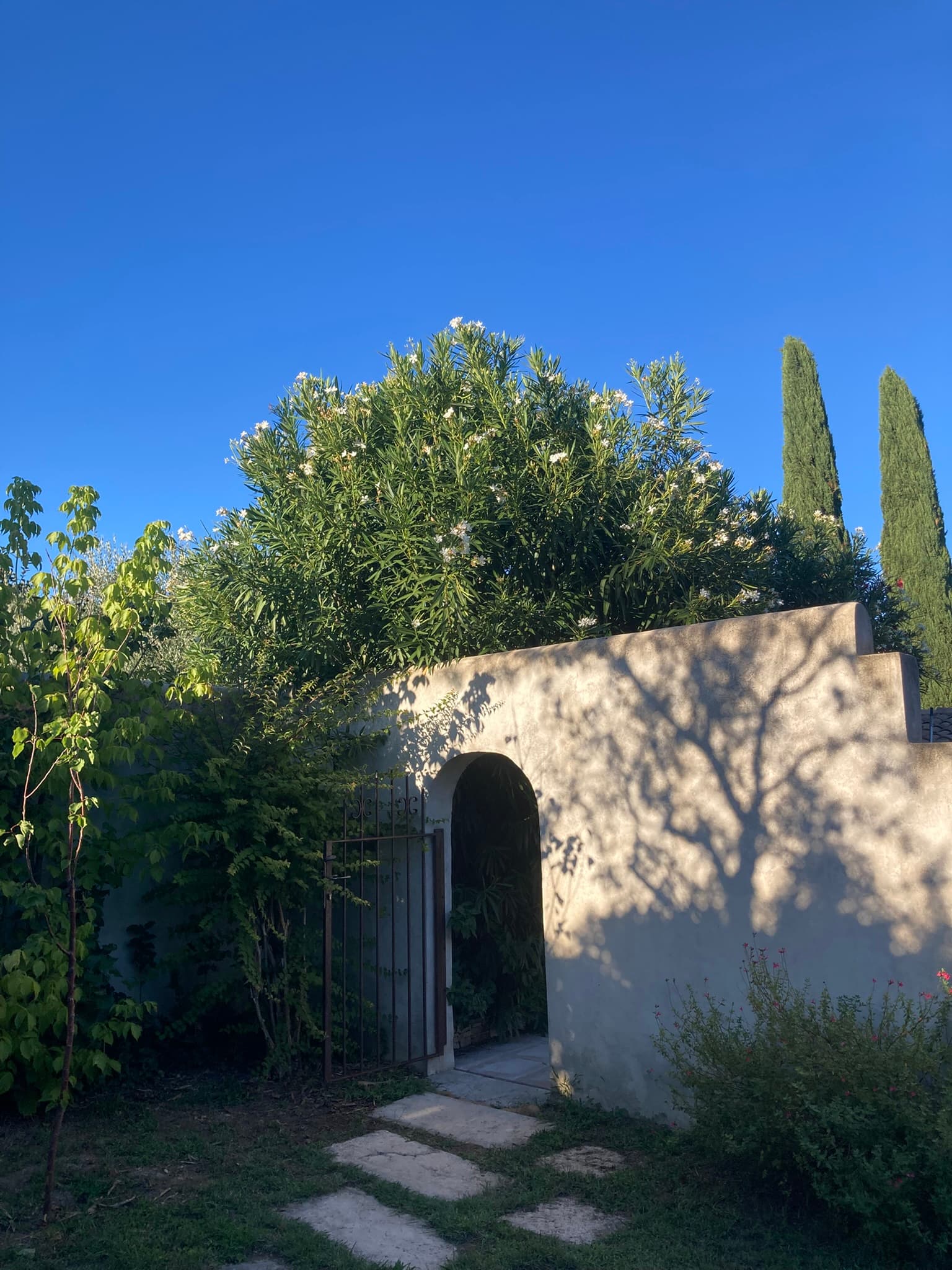 La porte vers la piscine