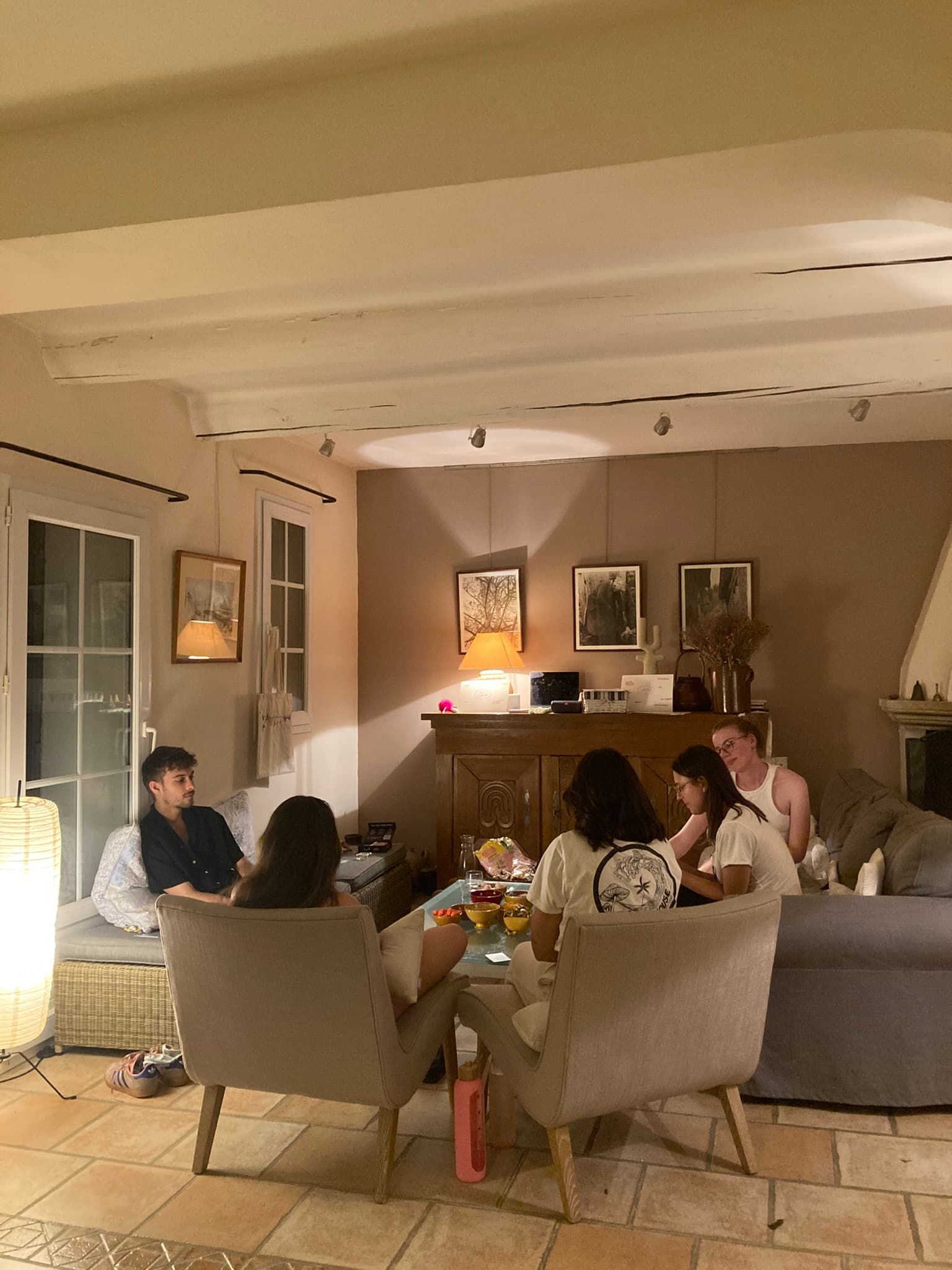 Moment convivial au salon